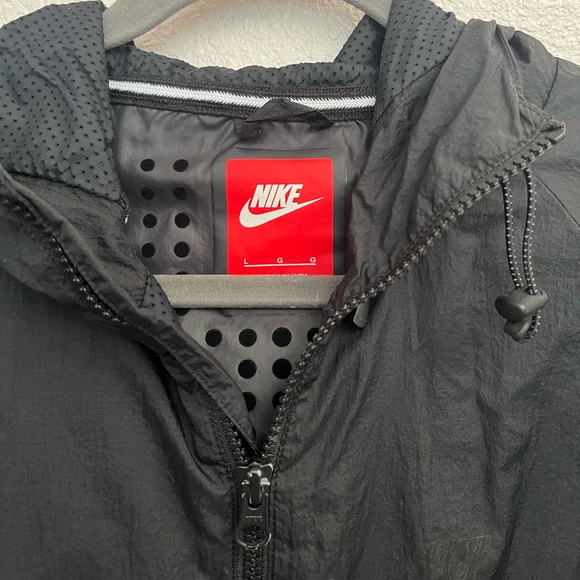 Nike Tech Aeroshield Men’s Full Zip Windrunner Jacket Black Windbreaker Jacket - Picture 6 of 15